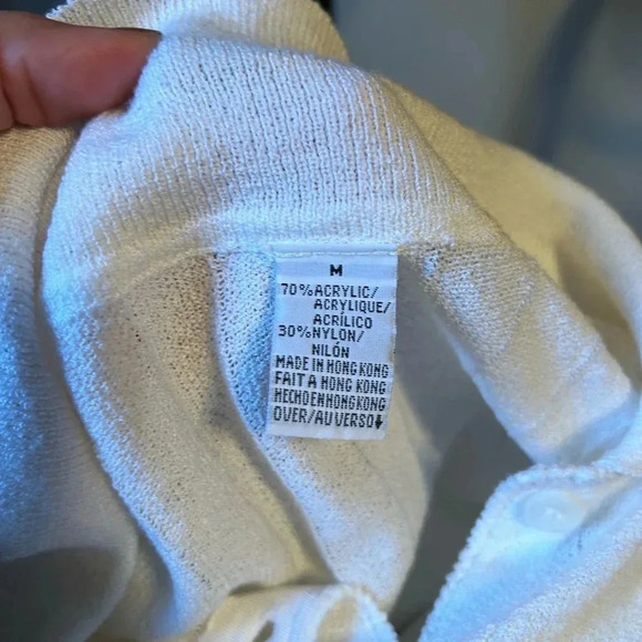 Simple white blouse - Picture 4 of 4